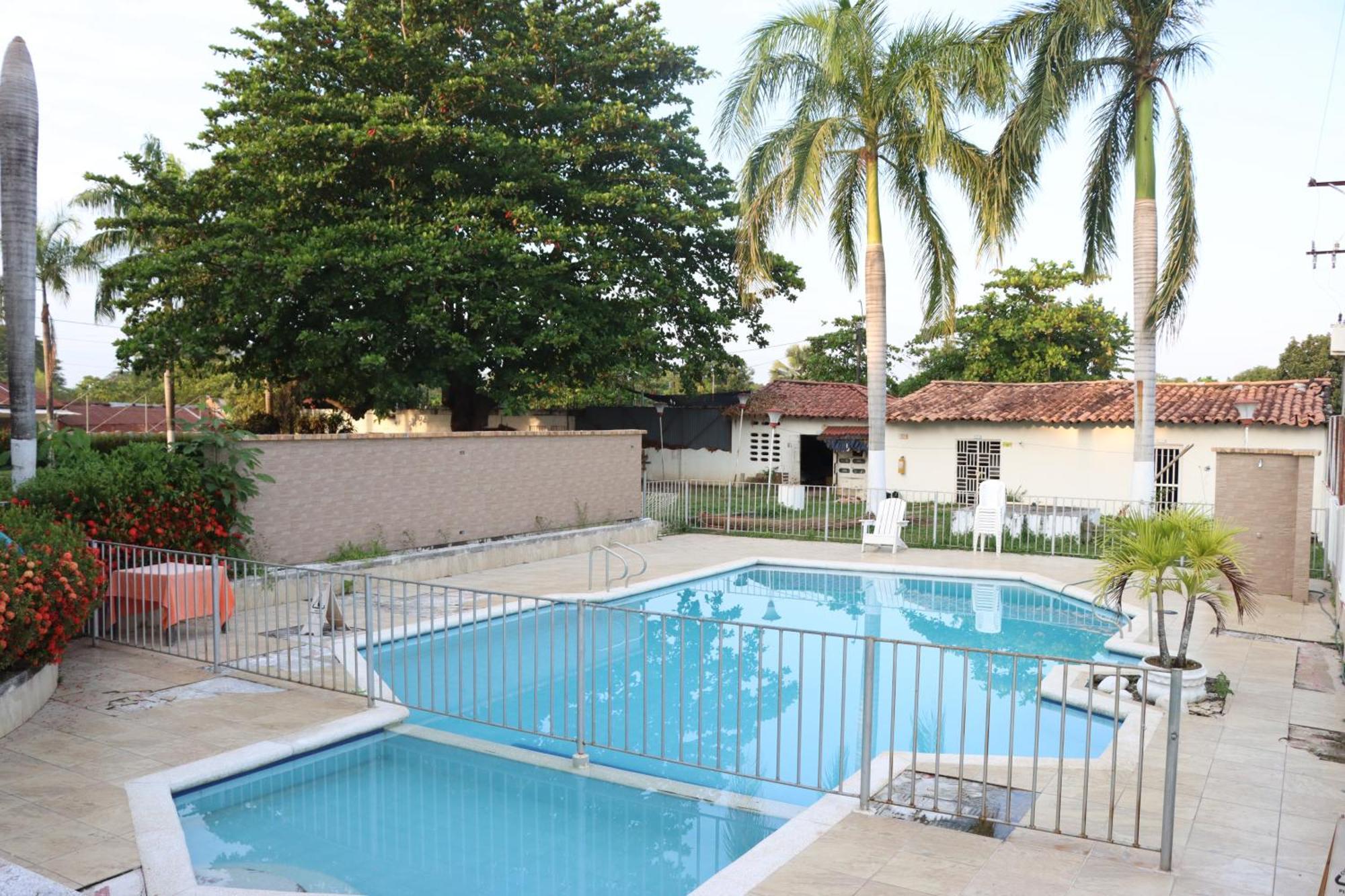 Hotel Plaza Real Montelibano Bagian luar foto