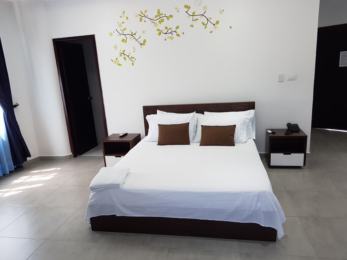 Hotel Plaza Real Montelibano Bagian luar foto
