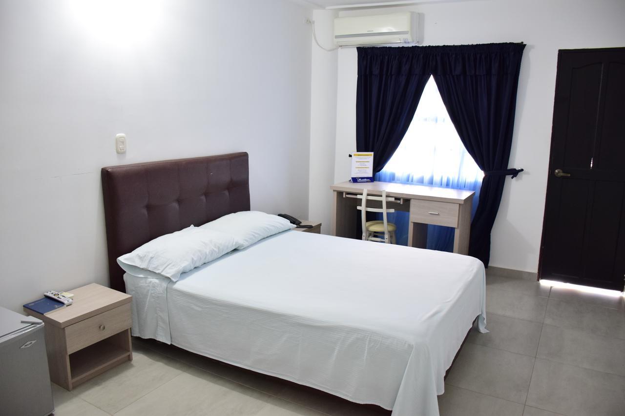 Hotel Plaza Real Montelibano Bagian luar foto